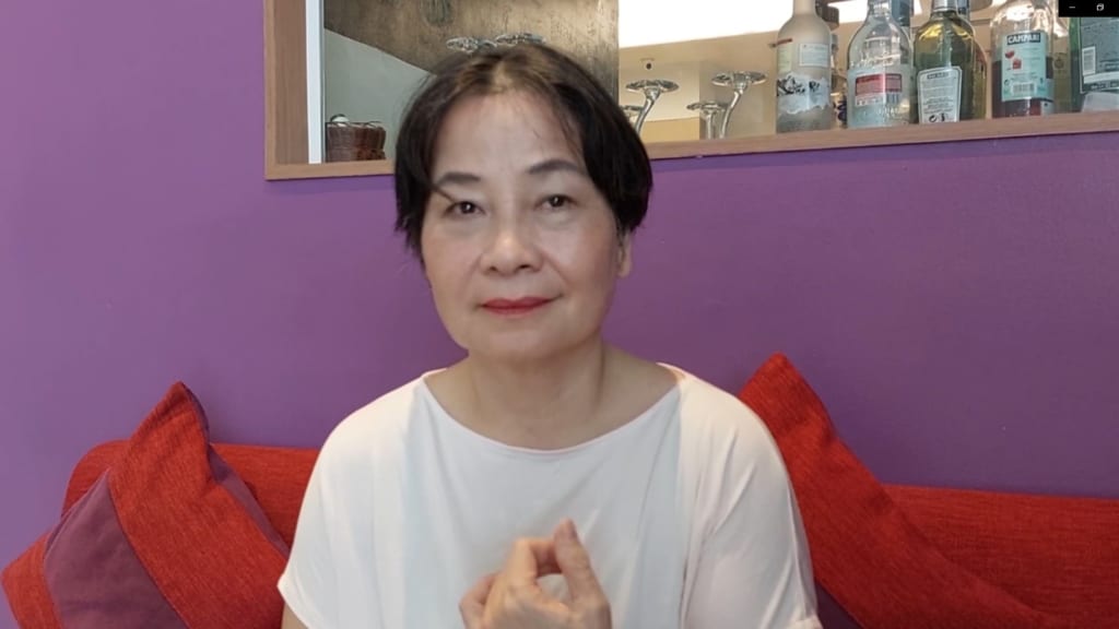 Cô Hà Cẩm Tâm 72 tuổi Cựu giảng viên Ngoại Ngữ ĐH Quốc Gia Hà Nội.